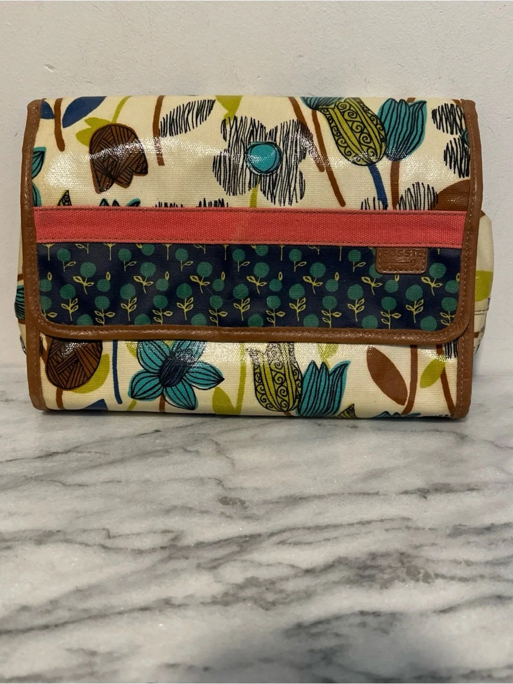 Fossil Floral Pattern traveling make up toiletries bag has key -
